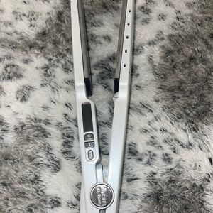 Nano Silver- Jilbere de Paris, thick barrel straightener.